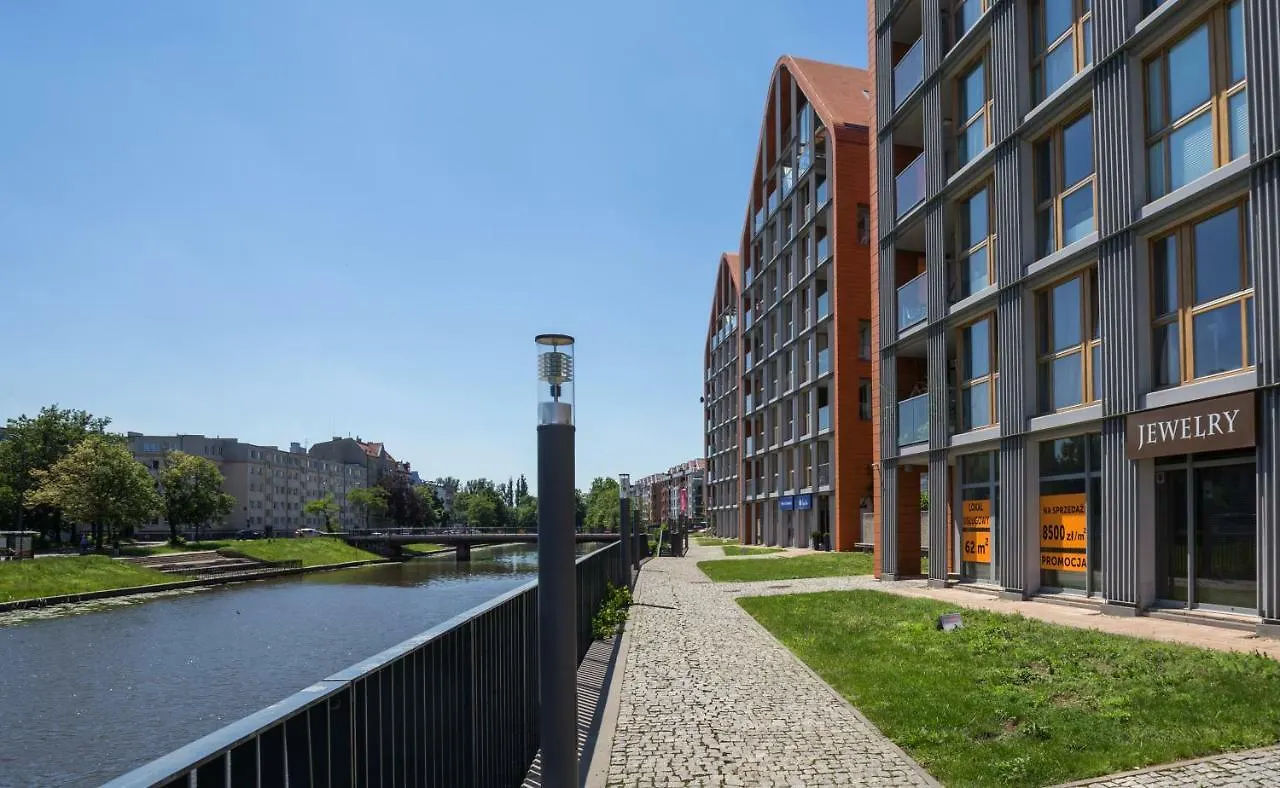 Unique Motlawa Riverbank Apartment 格但斯克 0*,  波兰