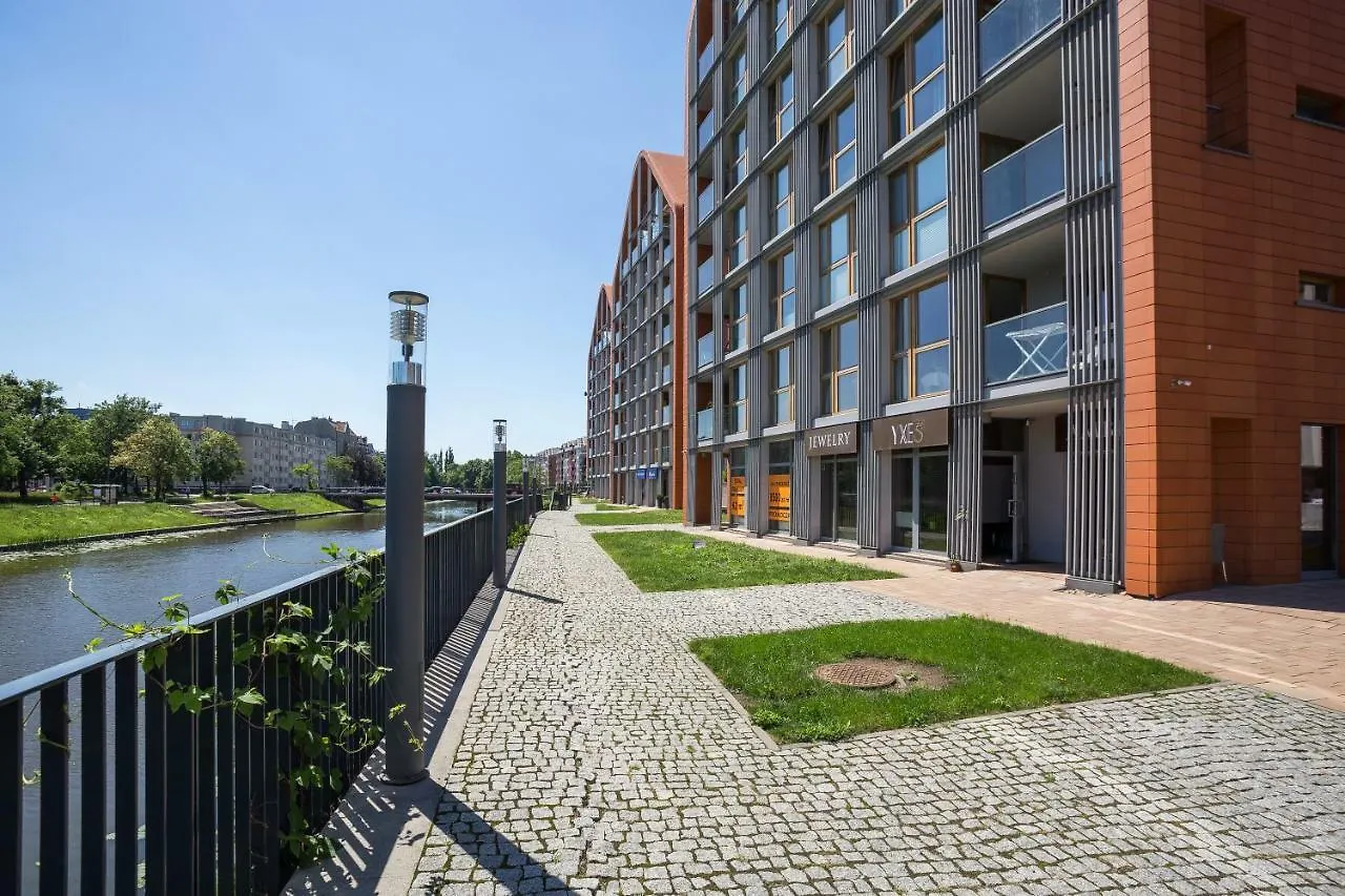 Unique Motlawa Riverbank Apartment 格但斯克